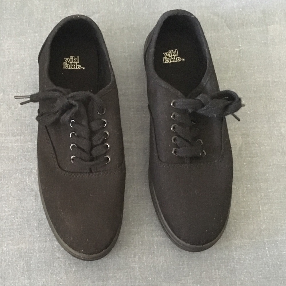 Wild Fable black sneakers